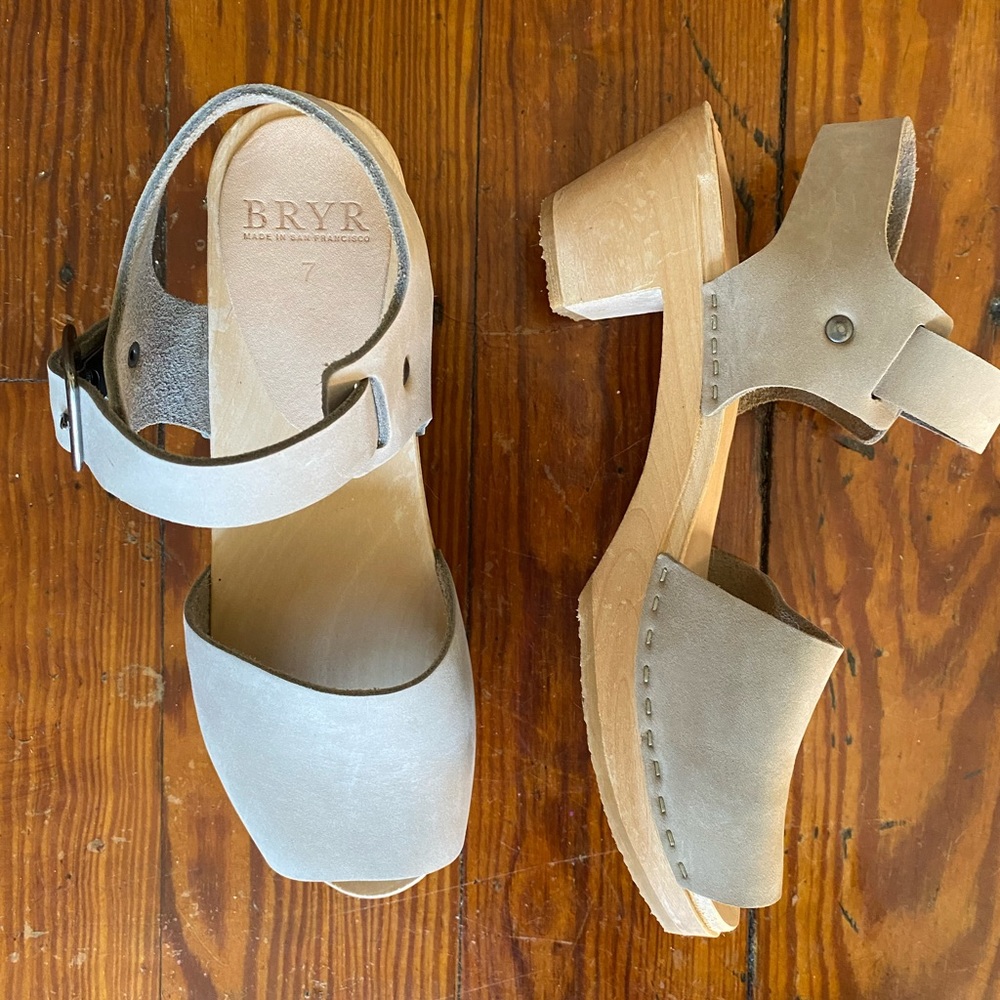 Bryr Clogs Emma Spanish Toe Mid Heel